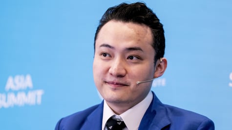 Justin Sun, dark blue suit, white collar shirt, white asian man, short dark hair, Asia summit 