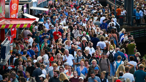 netherlands_dutch_people_crowd