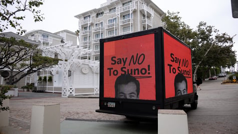 Billboard saying "Say no to Suno!"
