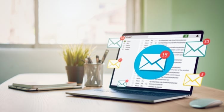 New email alert on laptop