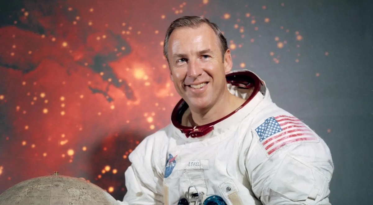 Apollo 13 commander dies