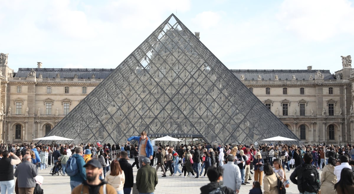 A museum of Louvre