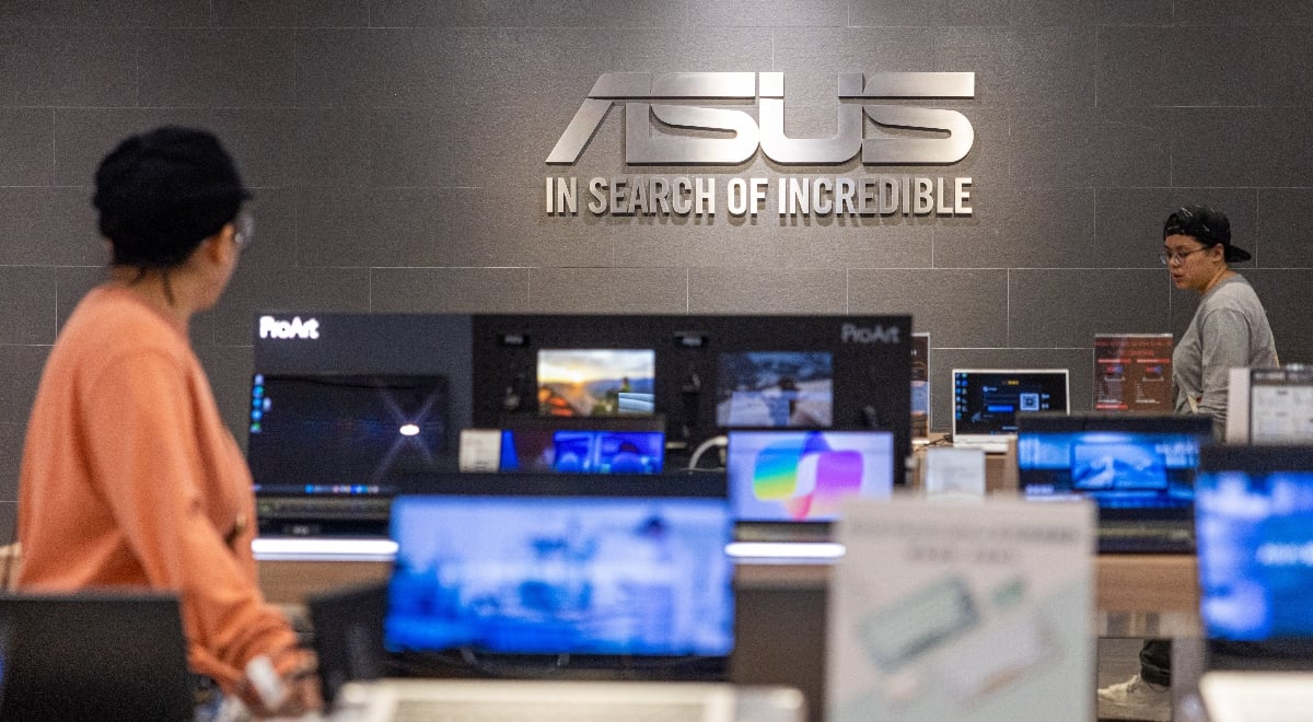 Asus logo in an electronics shop