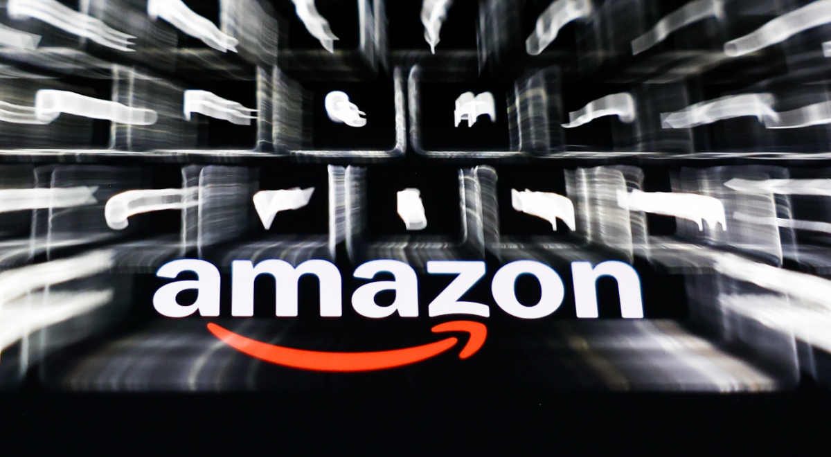 laptop keyboard, Amazon logo, phone screen, multiple exposure illustration, orange arrow