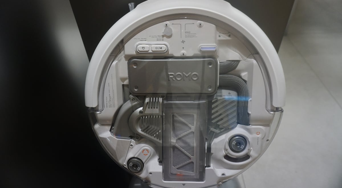 DJI robot vacuum, display of