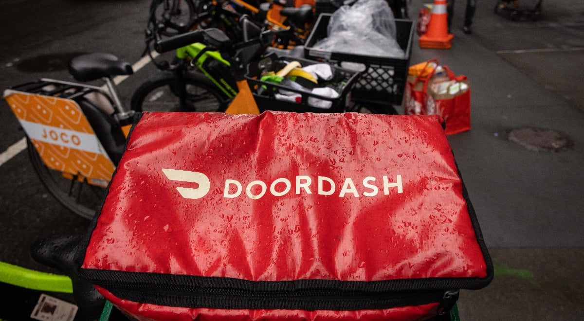 A DoorDash bag on a bicycle in New York, US,