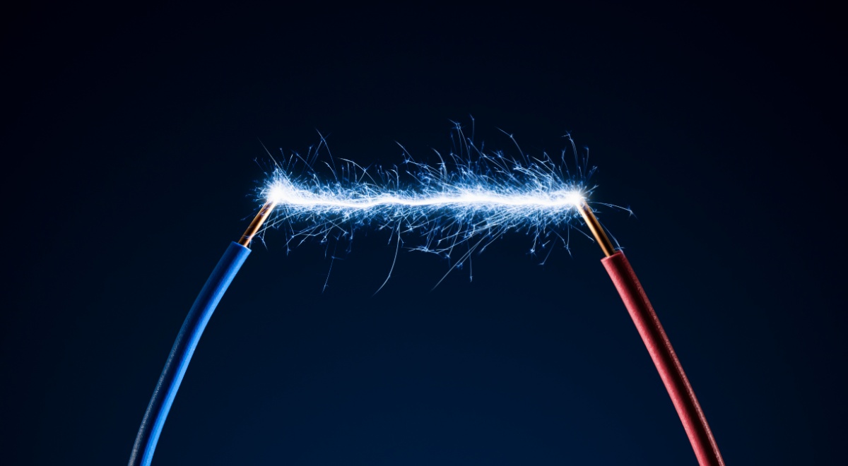 blue and red electricity cut wires, blue horizontal spark between them