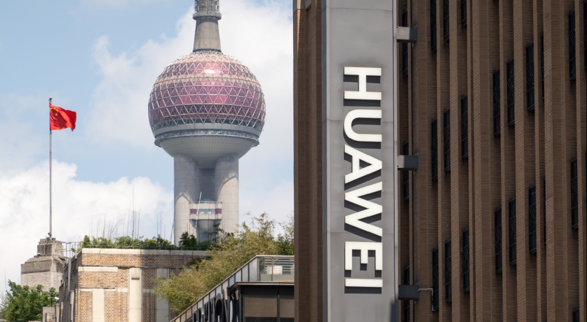 huawei_china_flag_sky