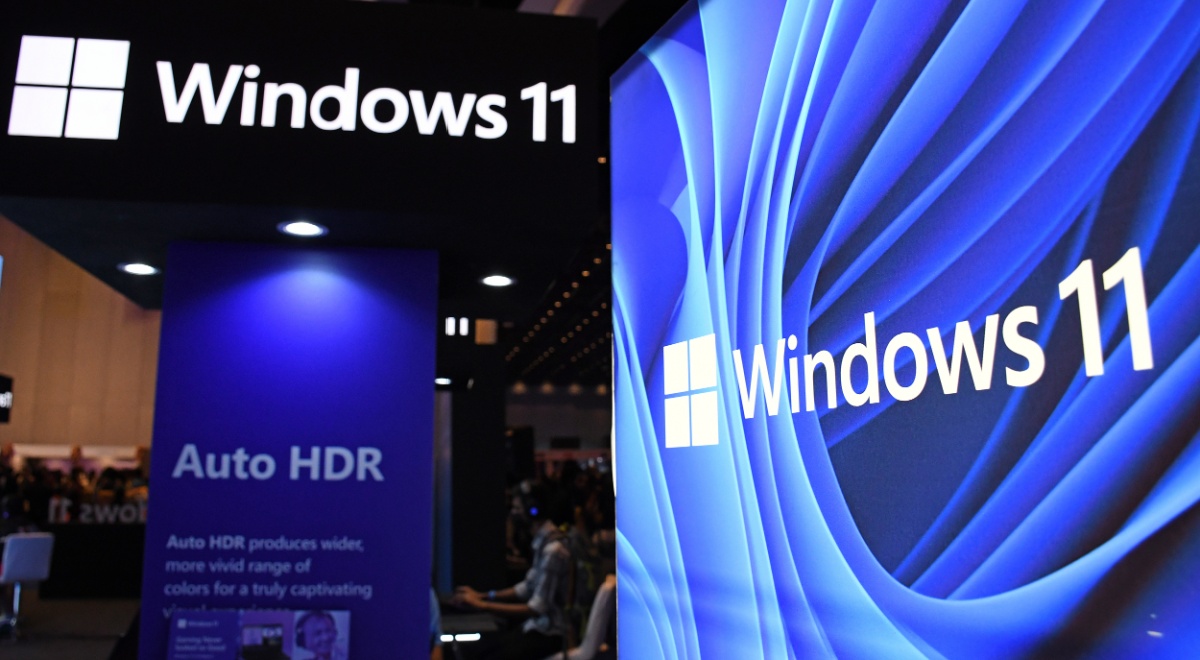 windows 11 logo on top left corner in black and white, and on right in blue and white
