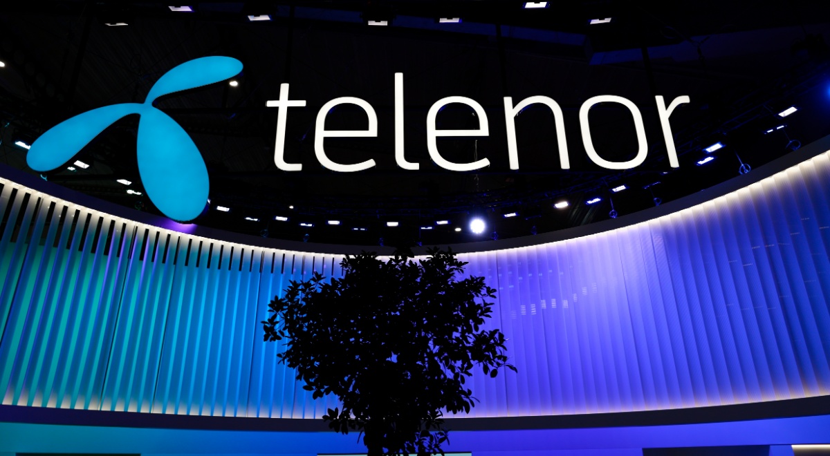 telenor white sign in black background, blue stage