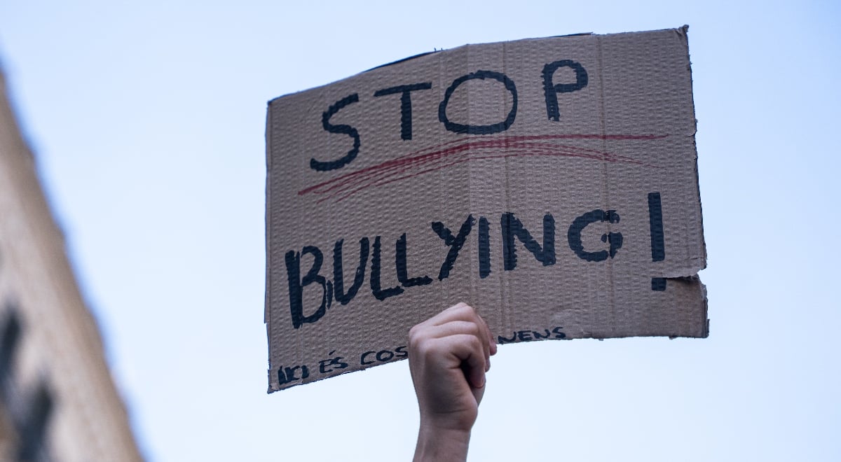 Sign that says "Stop bullying"