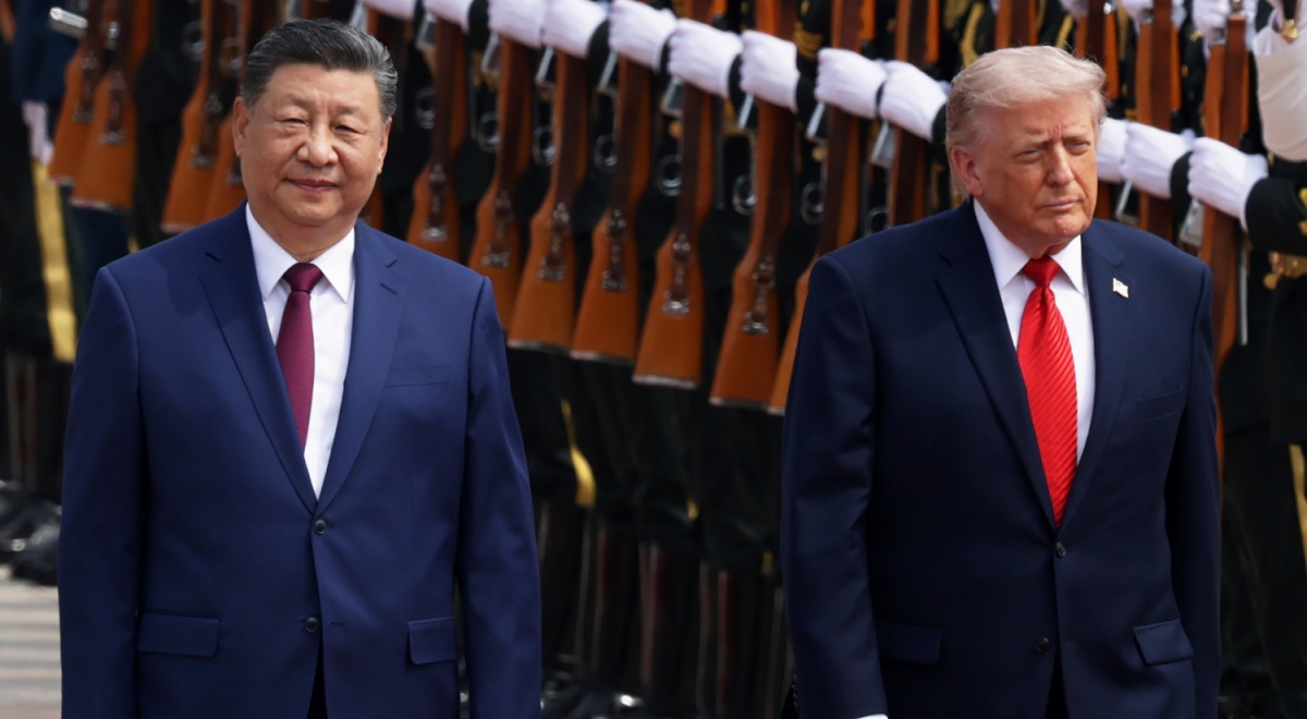 xi, donald trump, honor guard uniforms, brown guns,red tie ,blue jacket, black jacket