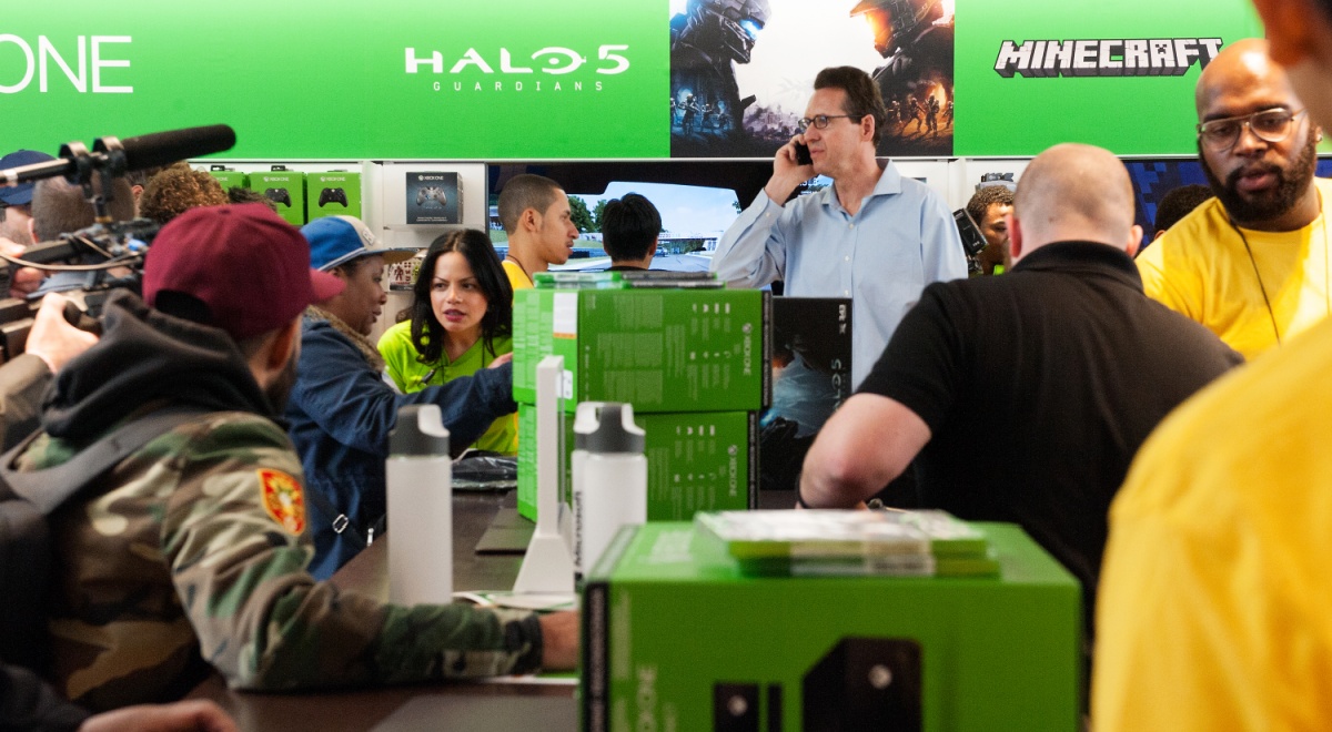 People in store buying Xbox