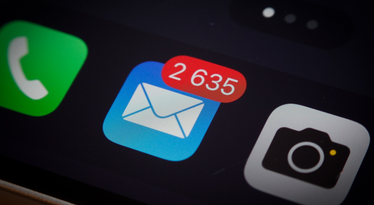 iOS apps, including Mail and Camera