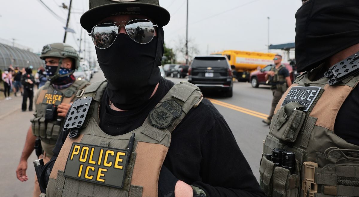 ICE agents with mask glasses