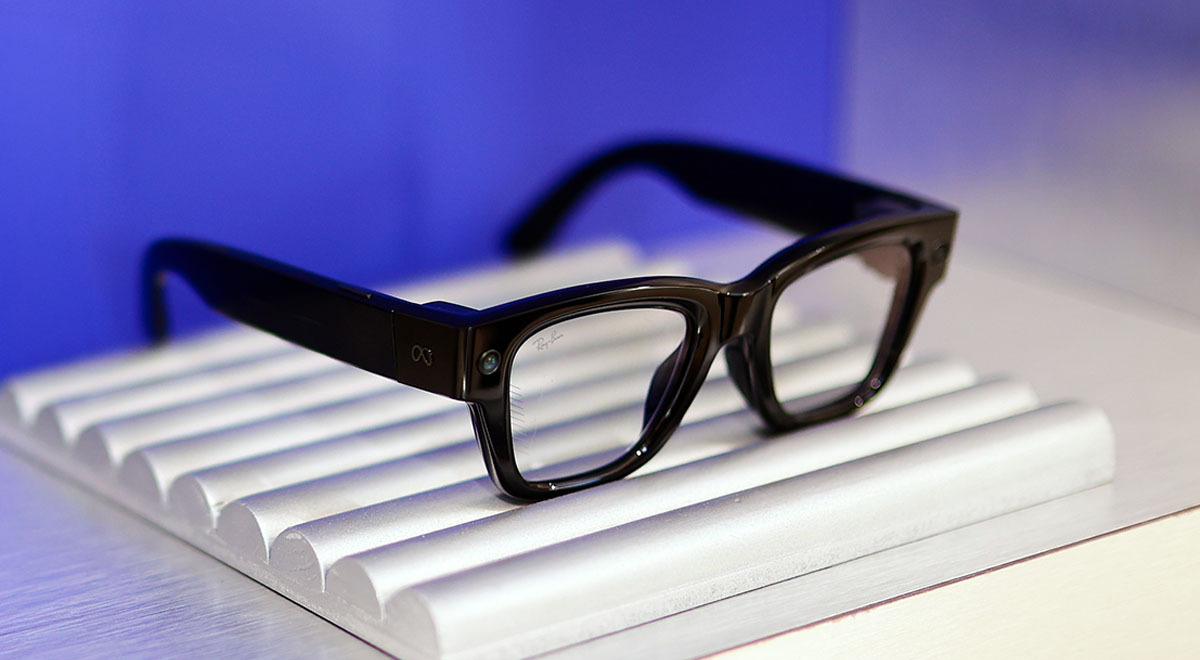 Meta smartglasses