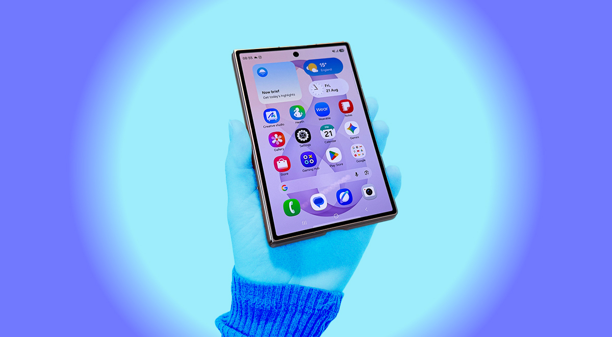 Hand holding Samsung Galaxy Z Fold8. Image by Cybernews