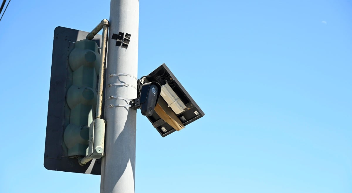 A Flock camera is located at the corner of Harbor Blvd.