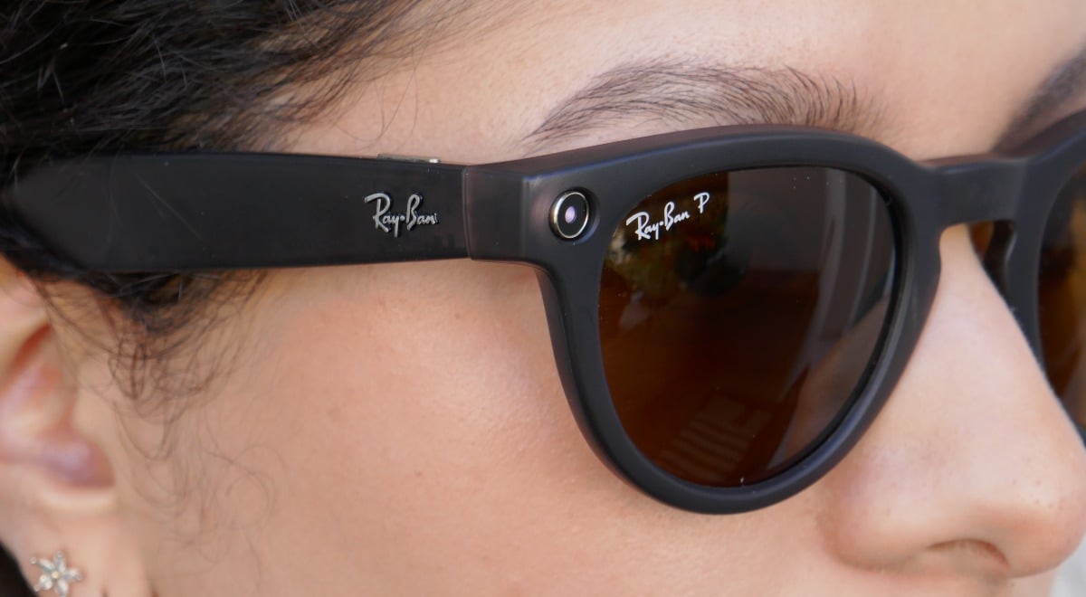 A woman is wearing a pair of Ray-Ban smart glasses.