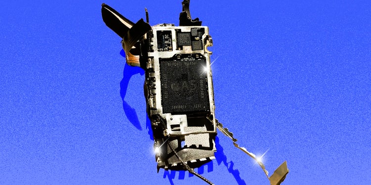 Disassembled iPhone. Image by Cybernews. Source: Architect-PhD | Shutterstock