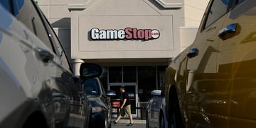 2021 01 26T212019Z 2 LYNXMPEH0P178 RTROPTP 4 GAMESTOP RESULTS