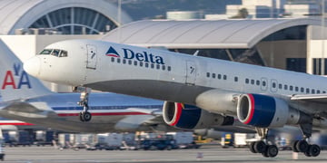 Delta Air Lines Boeing 757 taking off from Los Angeles International Airport