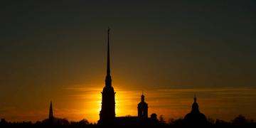 Silhouetted picture of Peter & Paul fortress, as visual metaphor for Russian gangs seeking new haven