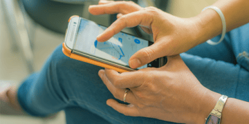 woman using a GPS on android