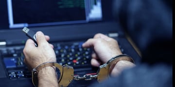 Flirt with Iranian hackers cost defense minister’s cleaner his freedom
