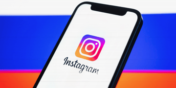 Instagram logo, Russian flag background