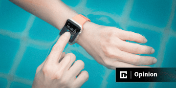 Apple Watch on a hand of a swimming woman