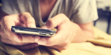 phone_hands_1207