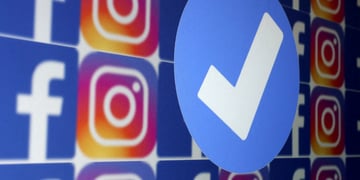 Facebook, Instagram, Blue check