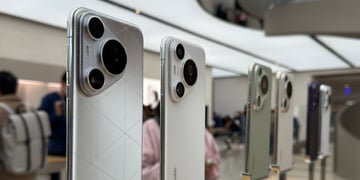 HUAWEI Pura 70 smartphone in retail store, Wuhan