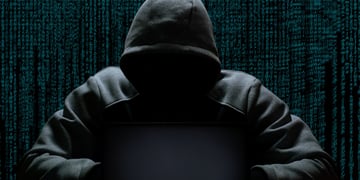 hooded-cybercriminal