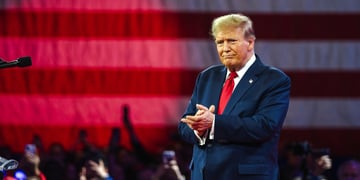 donald-trump-stage