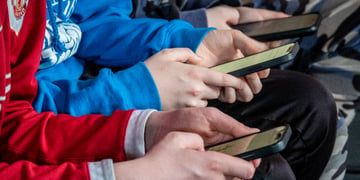 kids_phones_0917