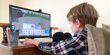 kid playing Roblox
