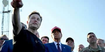 Elon Musk pointing, Donal Trump looking on