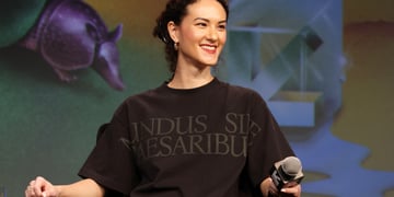 Bluesky CEO Jay Graber wearing T-shirt that makes fun of Meta CEO Mark Zuckerberg