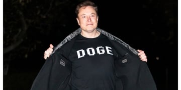 Musk wears DOGE t-shirt