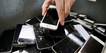 pile-of-iphones