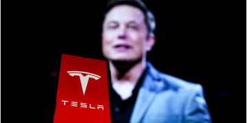 Elon Musk, Tesla logo