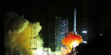China's rocket about to take of to space to retrieve asteroid samples