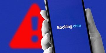 fake Booking.com websites deliver malware