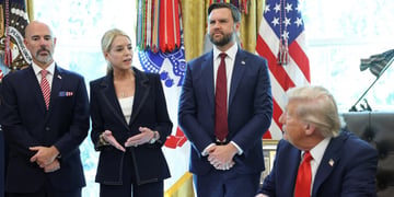 oval office, trump, jd vance, usa flag, red and bordo ties