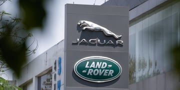 jaguar silver logo and sign, Land Rover logo in green circle