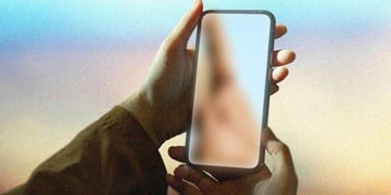 phone-blurry-nude-photo
