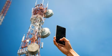 cell tower picks up cell phone