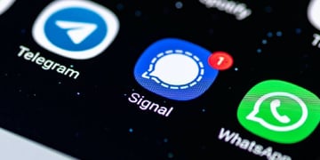 Signal Telegram WhatsApp logos